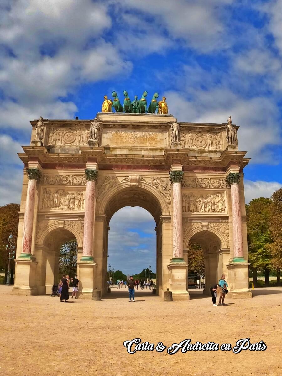 La historia del arco del carrusel.