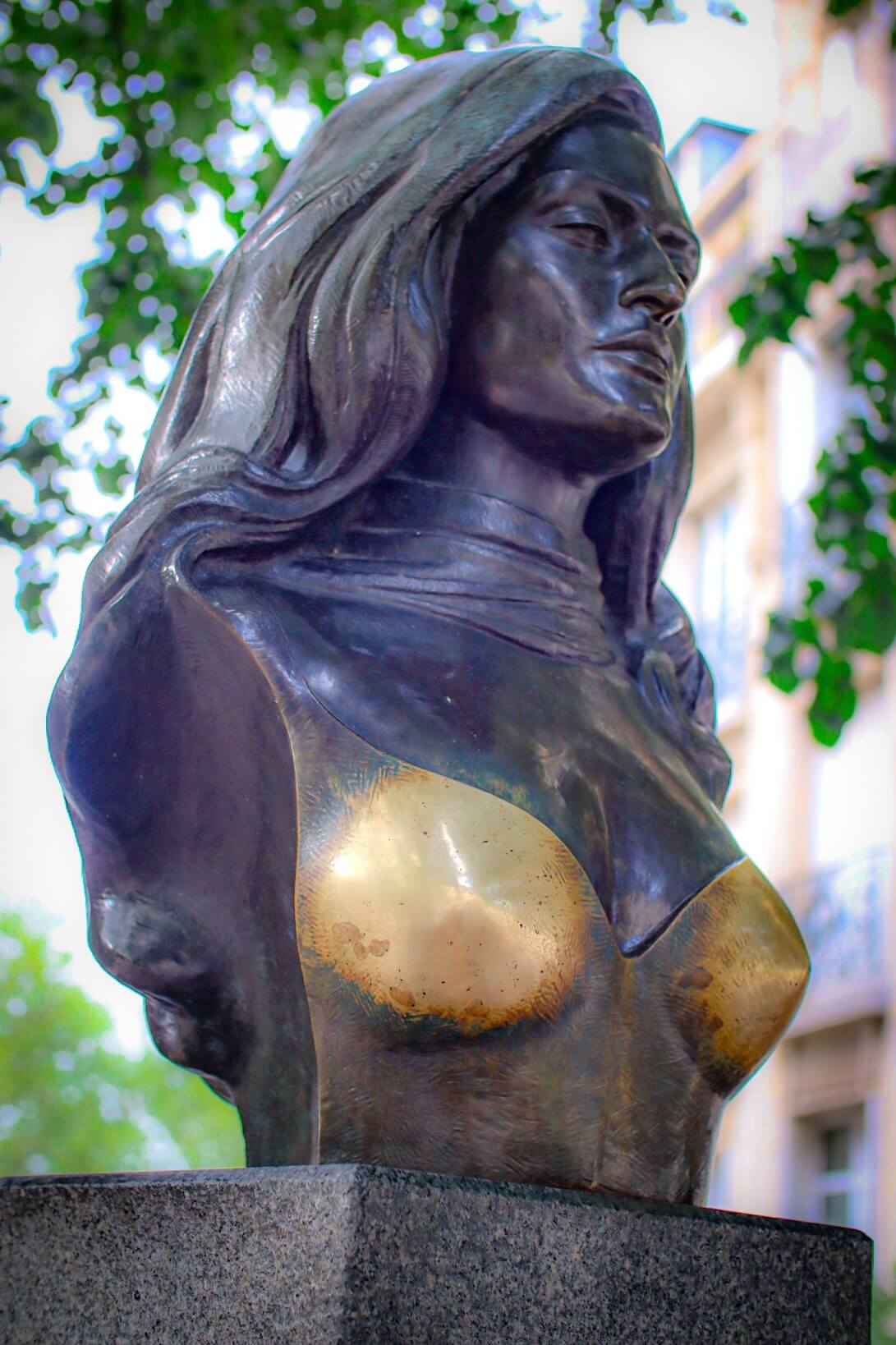 la estatua de Dalida se lucen así en Montmartre