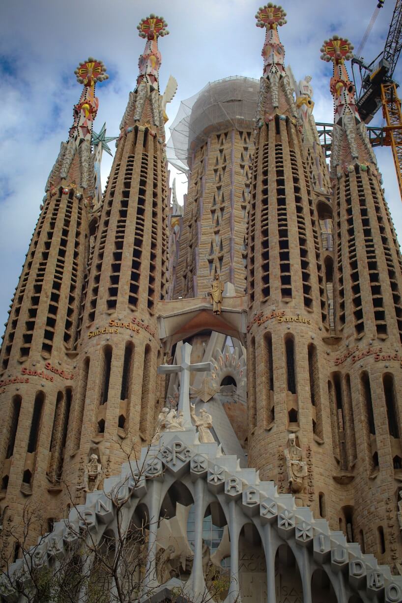 Basilica-Sagrada-familia-barcelona-1730607597745