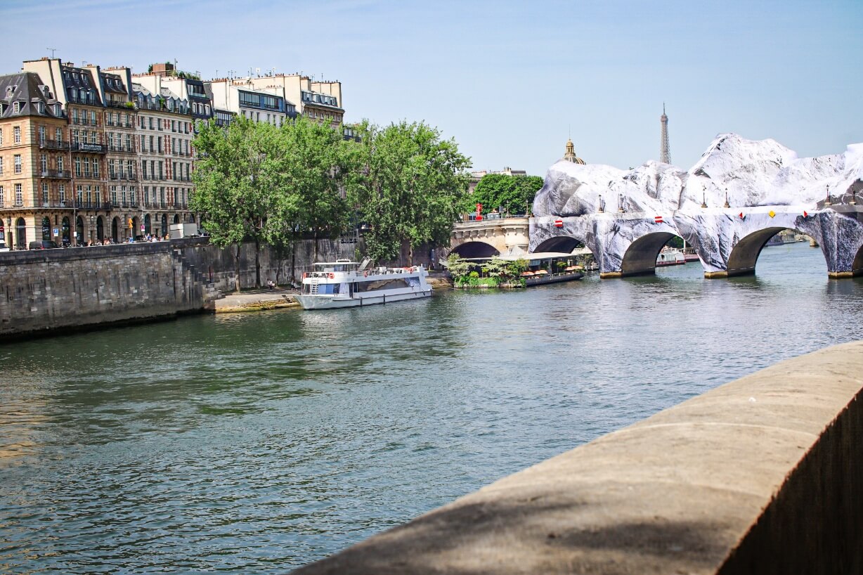 La Caverna abre sus puertas en Pont Neuf: una nueva experiencia inmersiva en el corazón de París