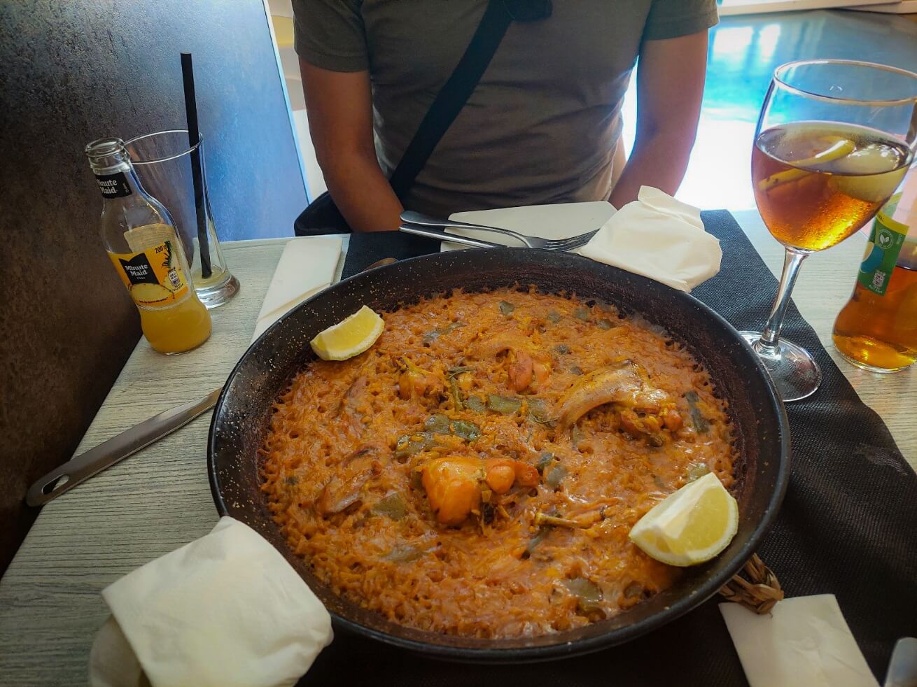 Probando la auténtica Paella Valenciana en el corazón de Valencia